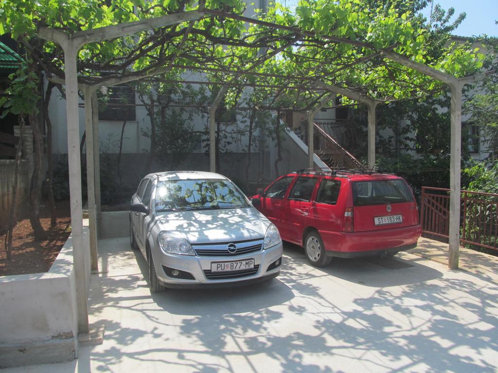Apartment Artusi Pula Pokoj fotografie