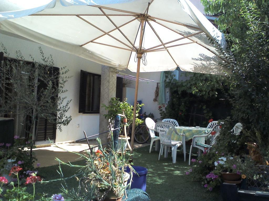 Apartment Artusi Pula Pokoj fotografie